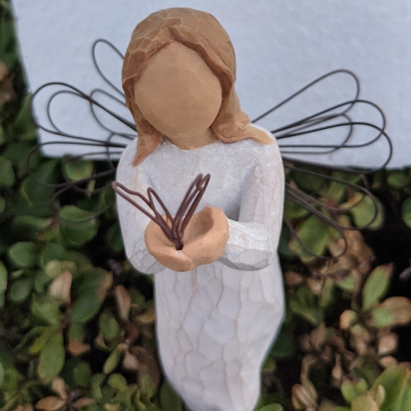 Willow Tree Angel of Freedom with Butterfly, includes box - Picture 13 of 16